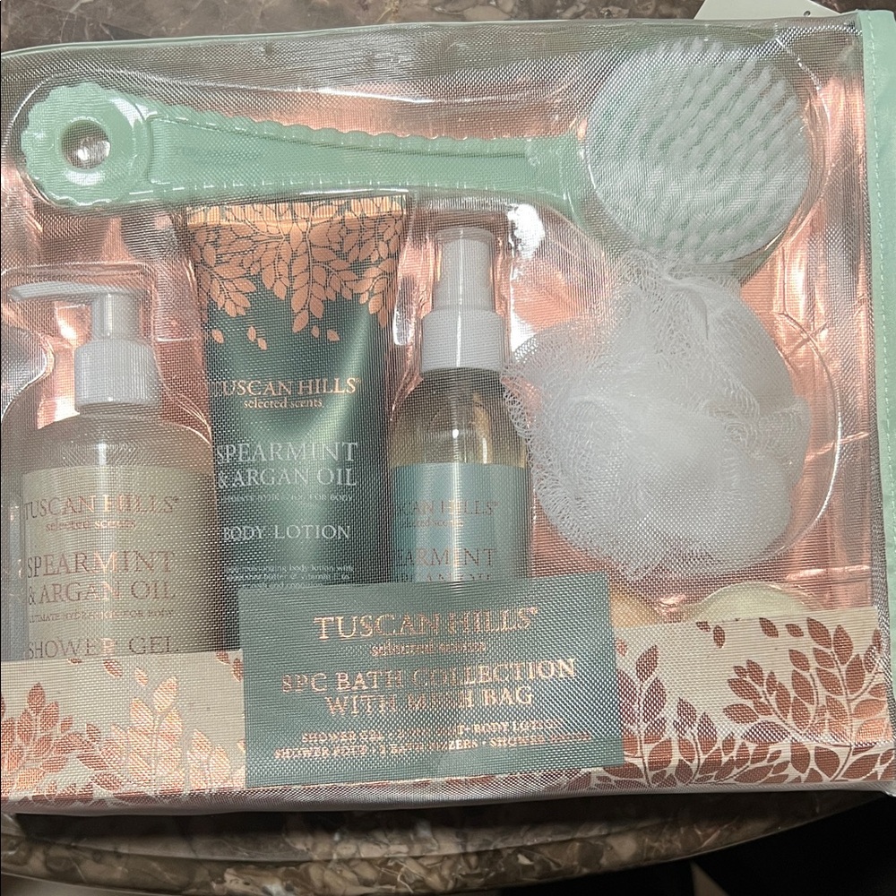 PRICE DROP. Tuscan Hills 8 pc Spearmint & Argan Oil Bath Collection